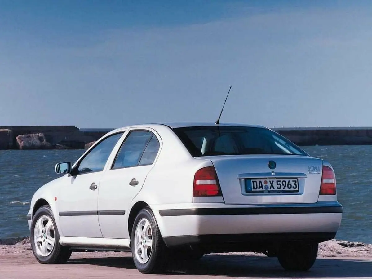 Skoda Octavia I (A4) Лифтбек — 照片 4