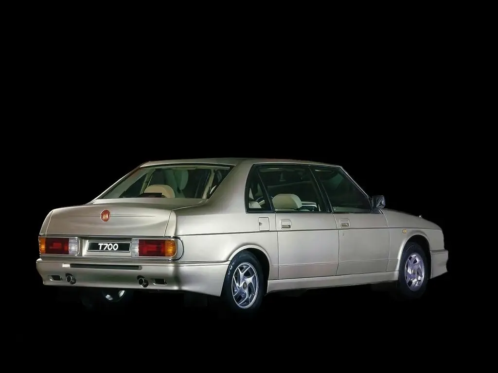 Tatra T700 1996 – 1999 Седан — photo 2