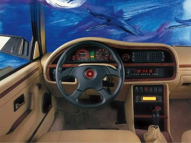 Tatra T700 1996 – 1999 Седан — photo 3