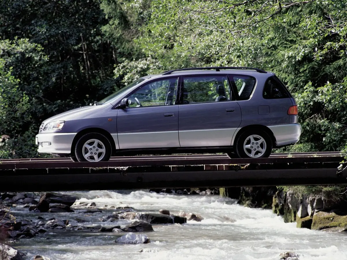 Toyota Picnic I Компактвэн — сүрөт 2