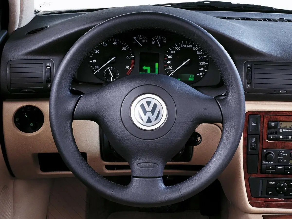 Volkswagen Passat B5 Седан — фото 9