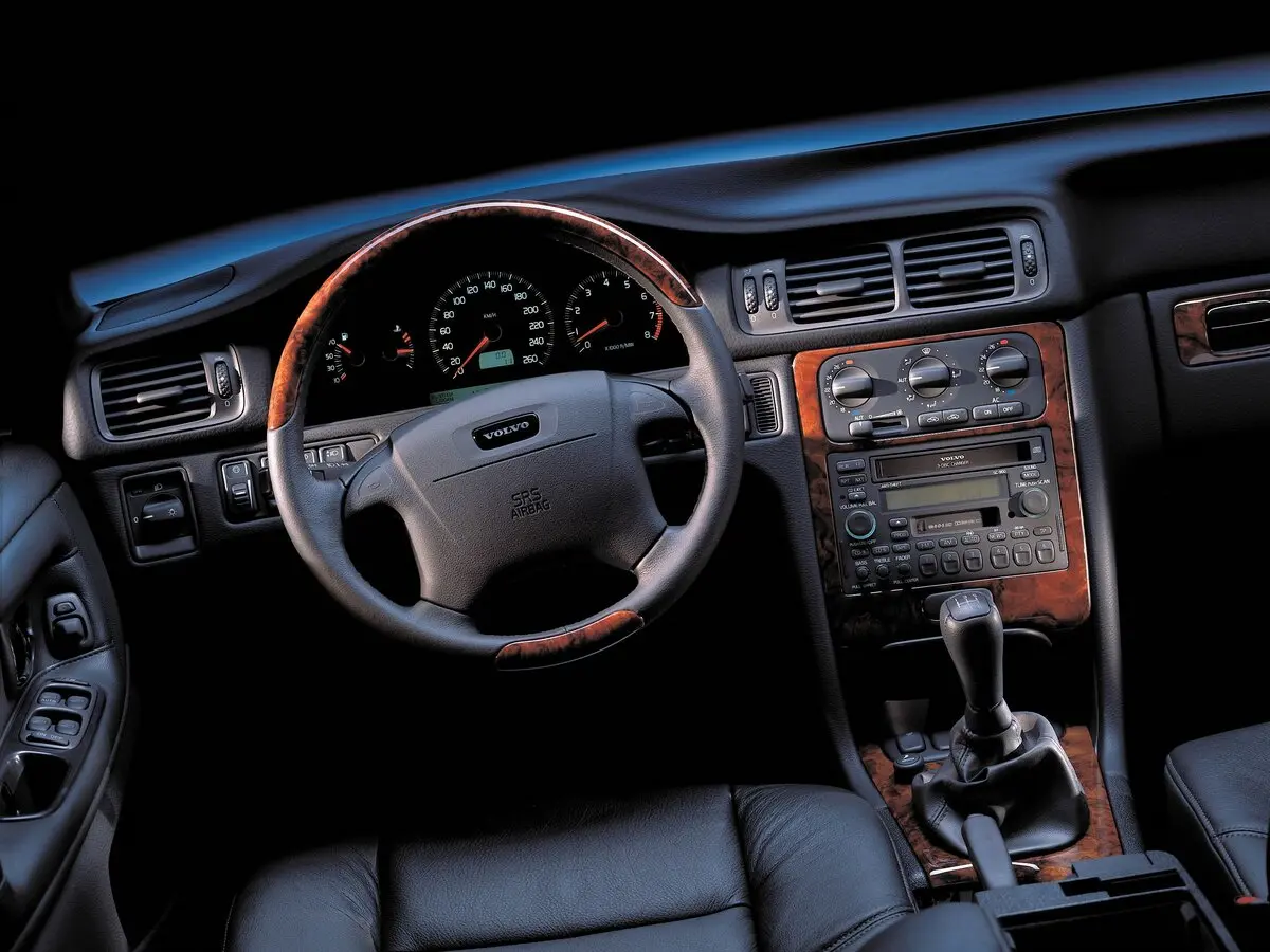 Volvo V70 I Универсал 5 дв. — 照片 6