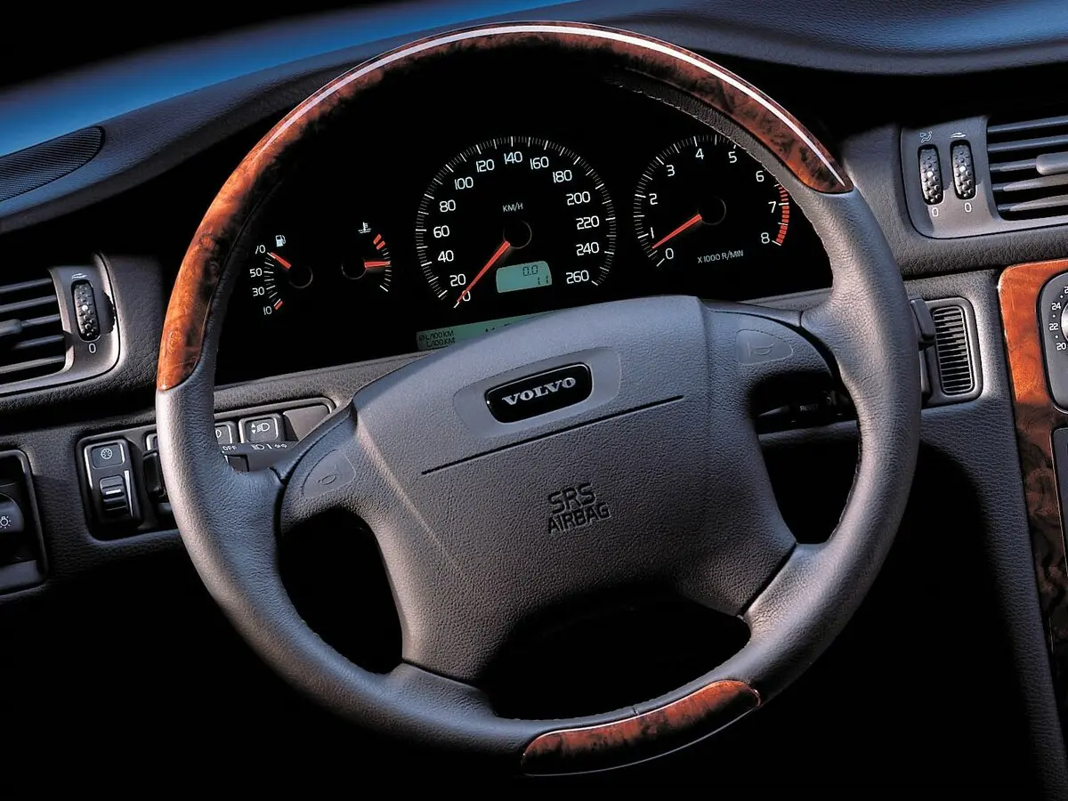 Volvo V70 I Универсал 5 дв. — 照片 9