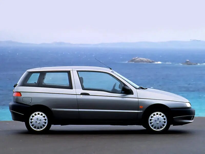Alfa Romeo 145 I Хэтчбек 3 дв. — фото 3