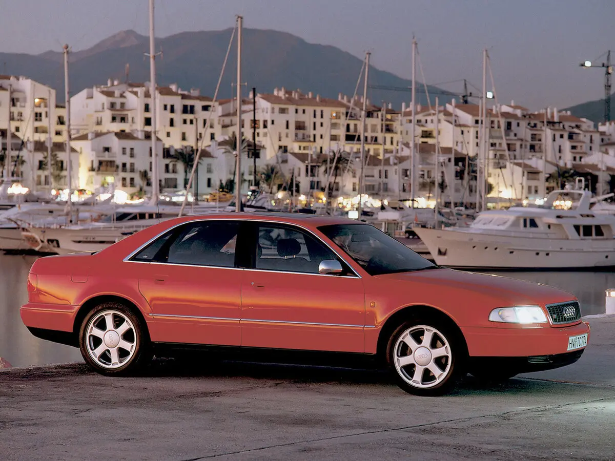 Audi S8 I (D2) Седан — photo 2