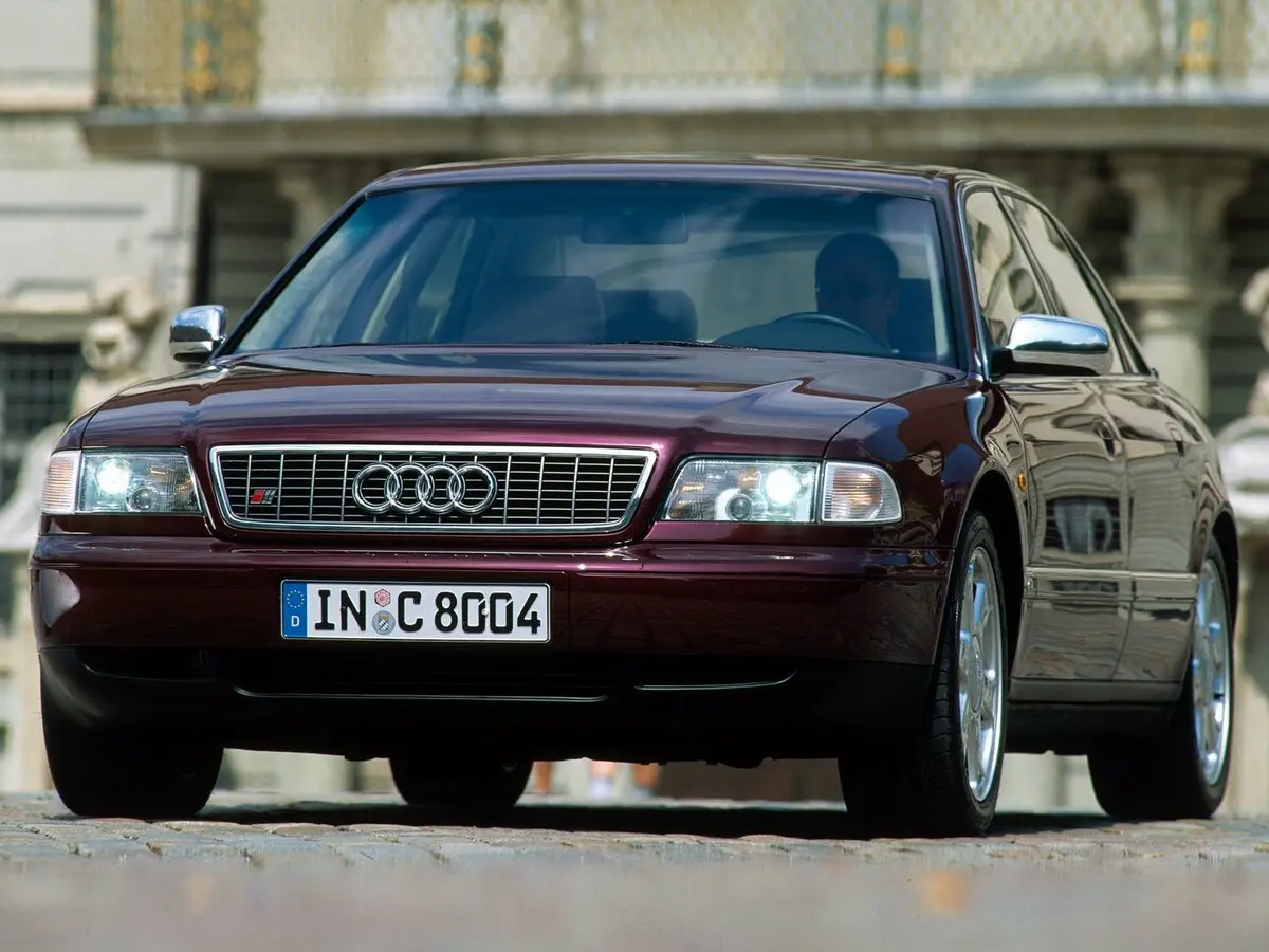 Audi S8 I (D2) Седан — photo 3