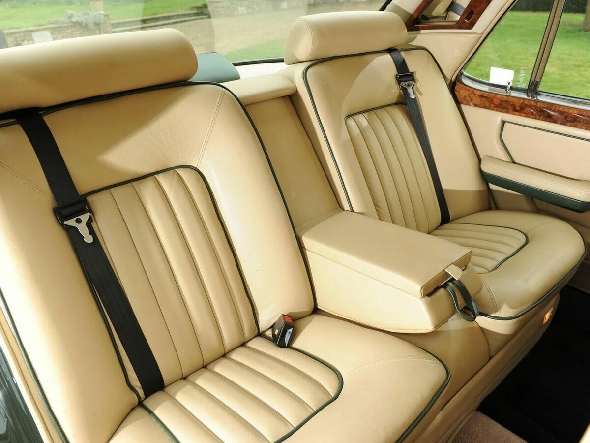 Bentley Turbo R 1985 – 1999 Седан — фото 10