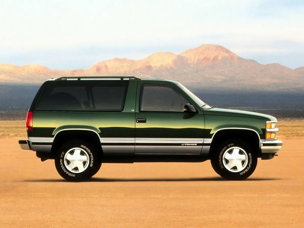 Chevrolet Tahoe I Внедорожник 3 дв. — photo 2
