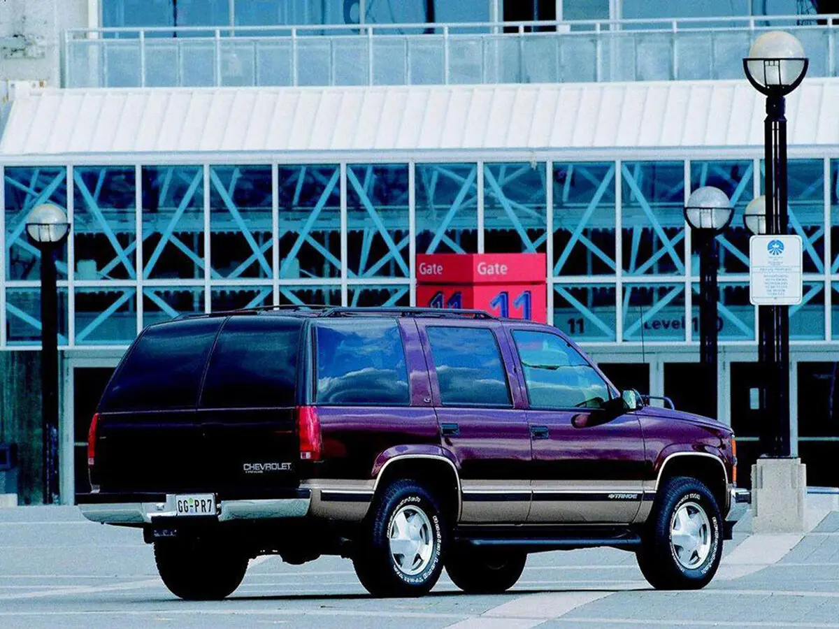 Chevrolet Tahoe I Внедорожник 5 дв. — сүрөт 3