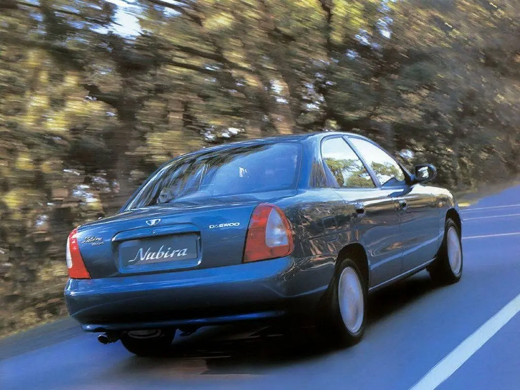 Daewoo Nubira I Седан — photo 4