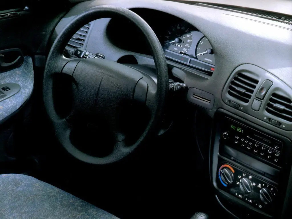 Daewoo Nubira I Седан — photo 5