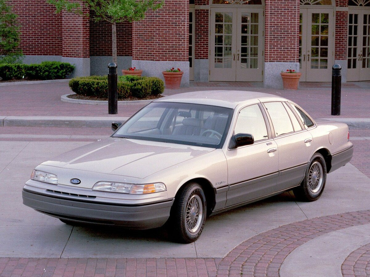 Ford Crown Victoria I