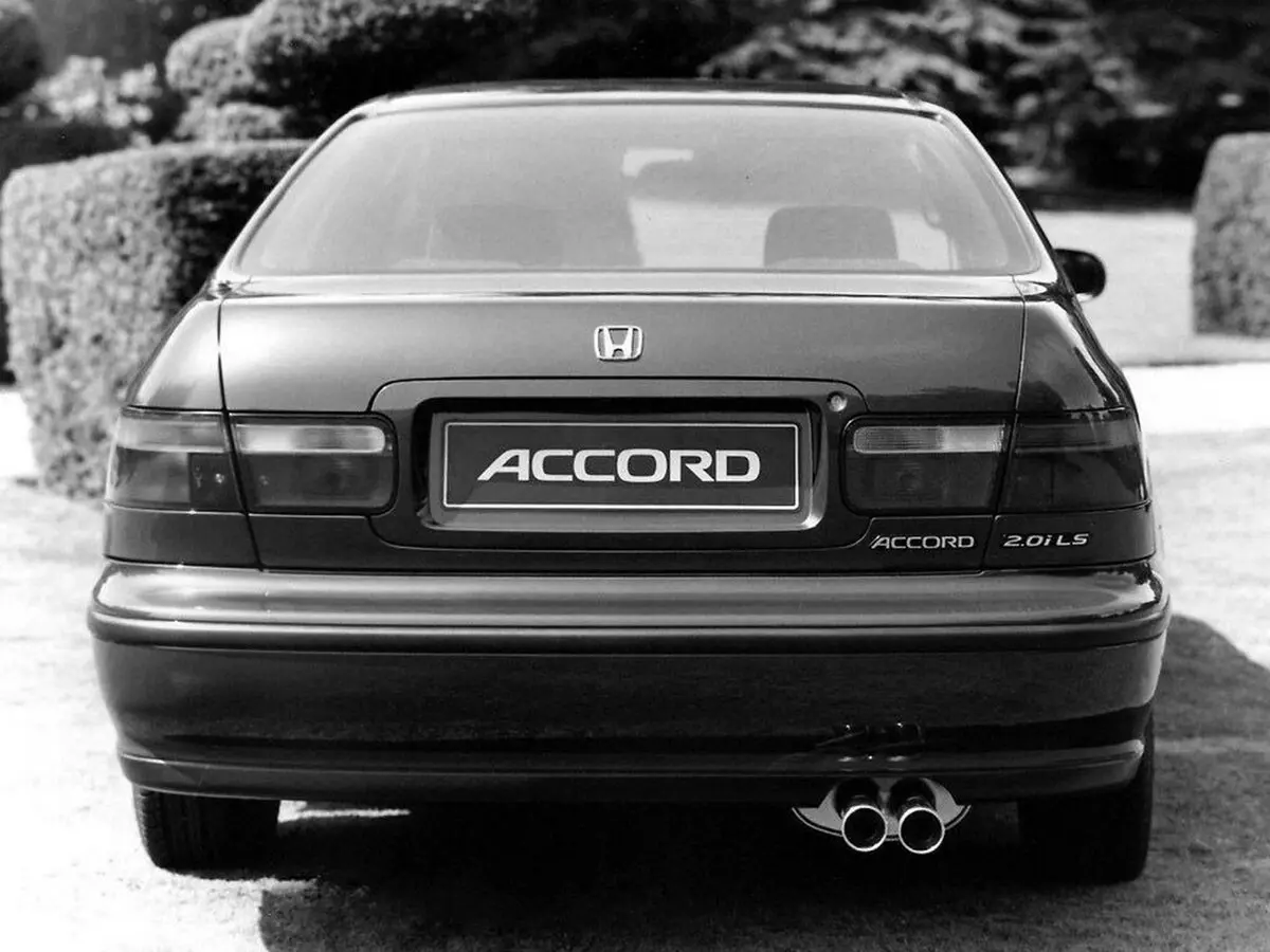Honda Accord V Седан — фото 5