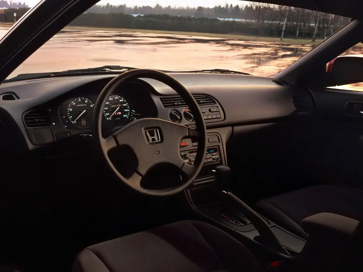 Honda Accord V Купе — фото 6