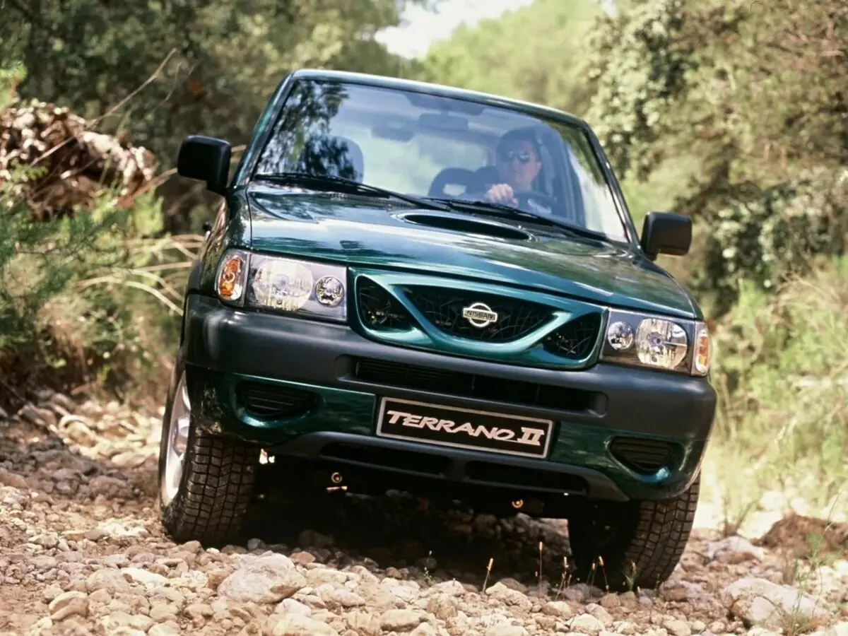 Nissan Terrano II Рестайлинг Внедорожник 3 дв. — сүрөт 2
