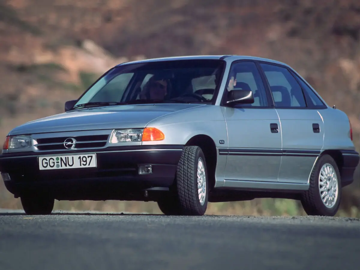 Opel Astra F Седан
