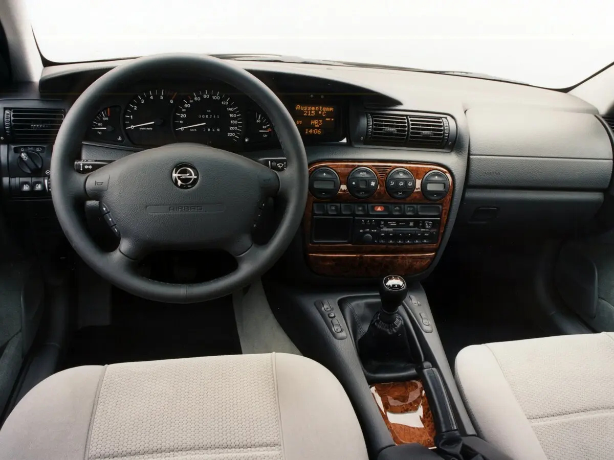 Opel Omega B Седан — photo 6