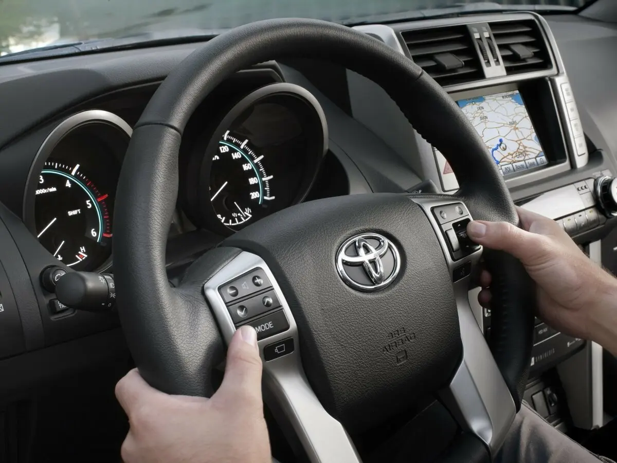Toyota Land Cruiser Prado 150 Series Внедорожник 5 дв. — фото 8