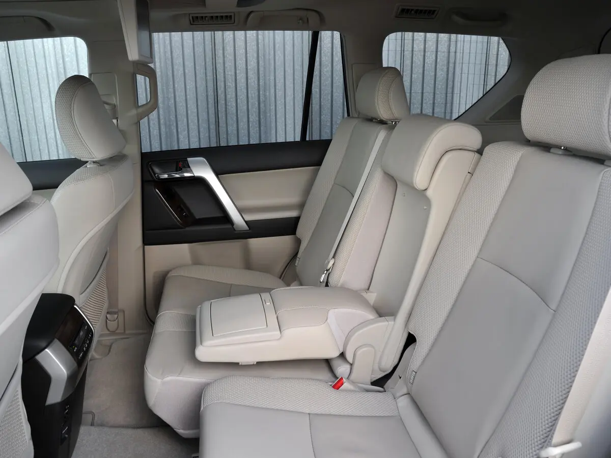 Toyota Land Cruiser Prado 150 Series Внедорожник 5 дв. — фото 9