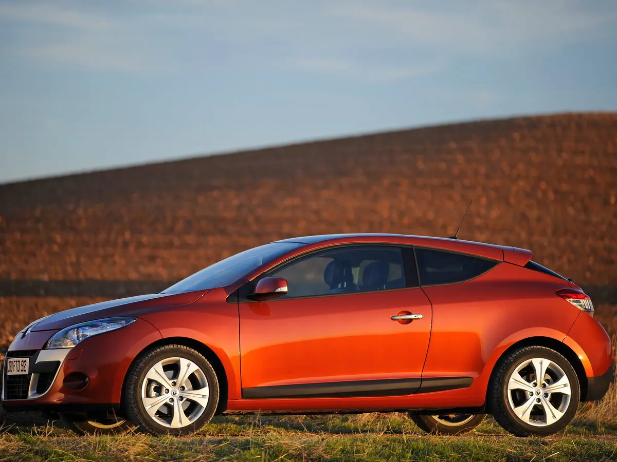 Renault Megane III Хэтчбек 3 дв. — сүрөт 2