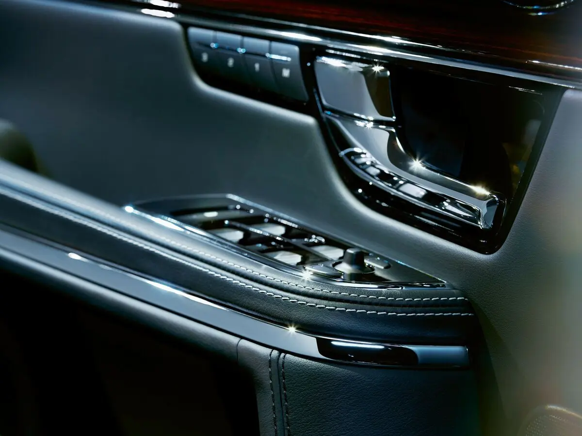 Jaguar XJ IV (X351) Седан Long — сүрөт 12
