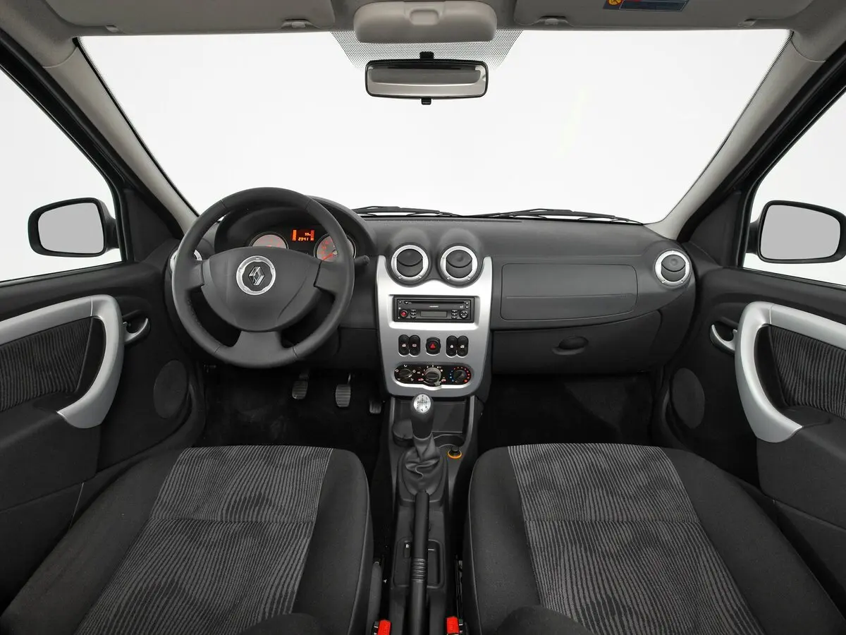 Renault Logan I Рестайлинг Седан — фото 6