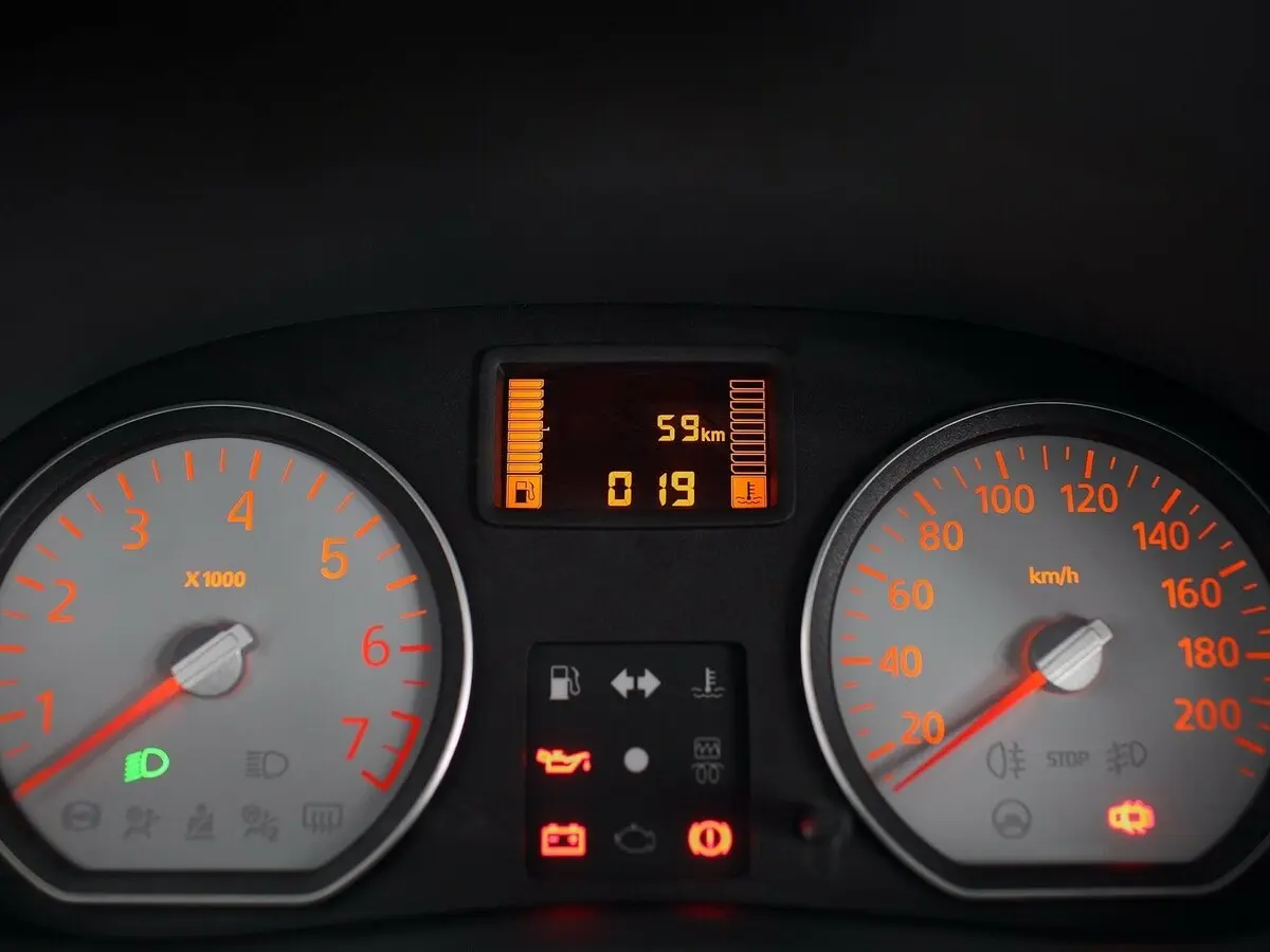 Renault Logan I Рестайлинг Седан — фото 9