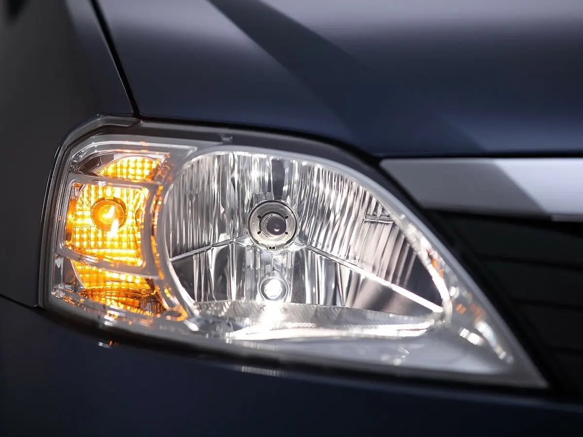 Renault Logan I Рестайлинг Седан — фото 15