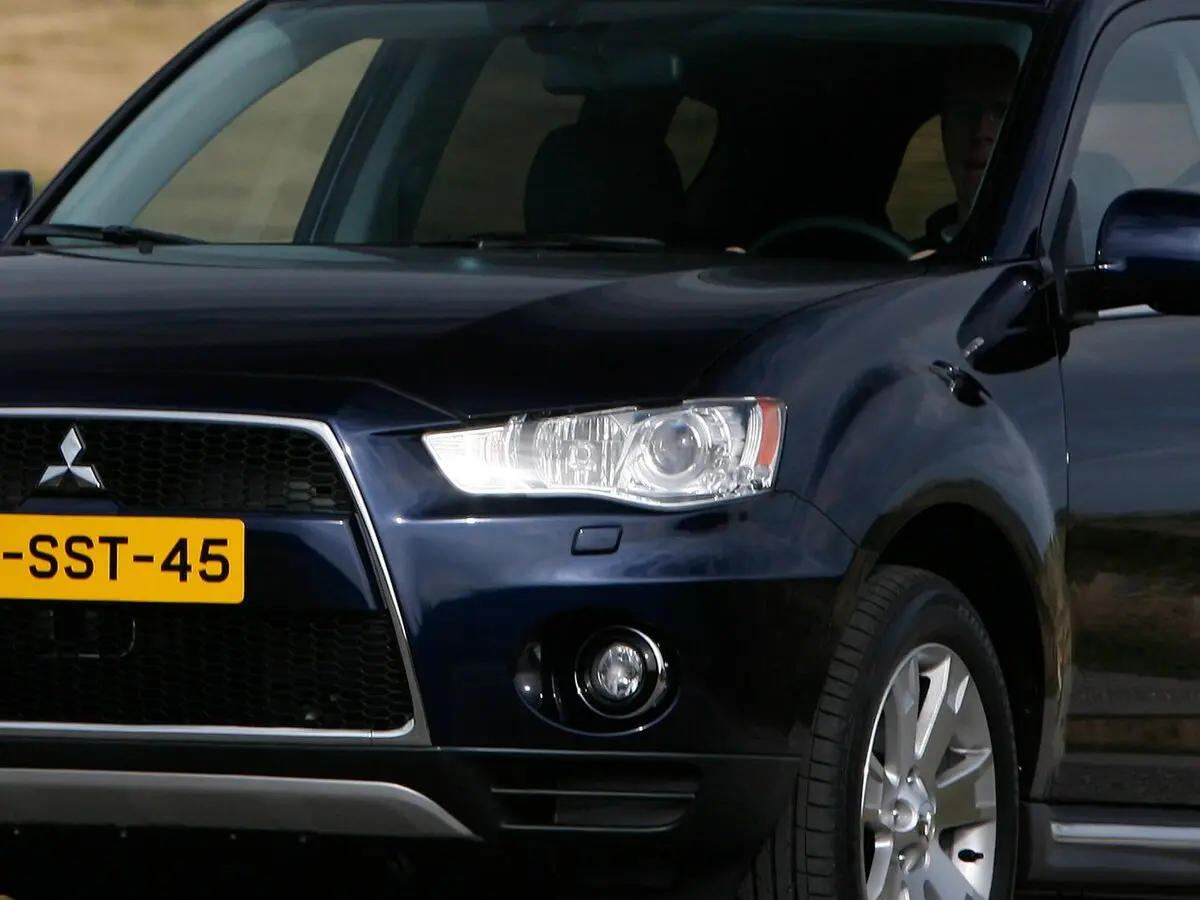 Mitsubishi Outlander II Рестайлинг Внедорожник 5 дв. — сүрөт 12