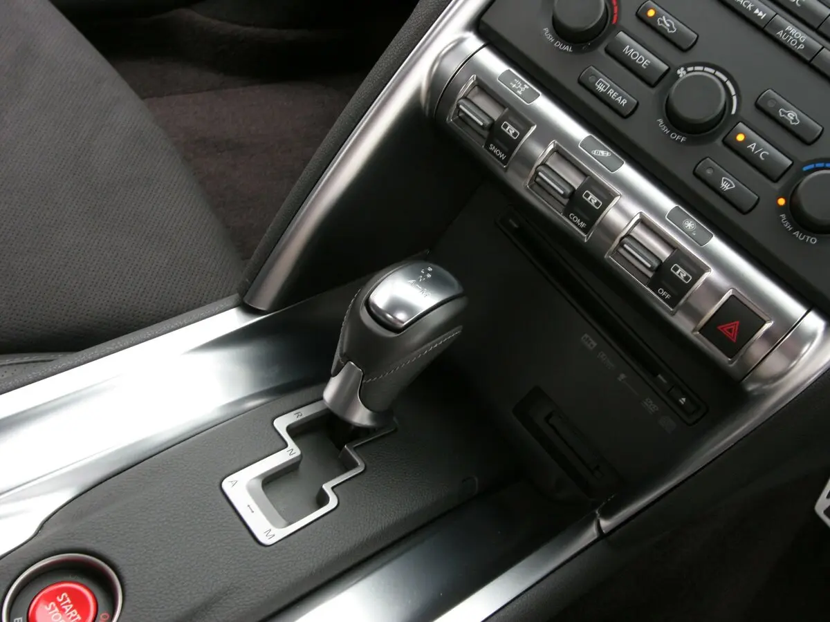 Nissan GT-R I Купе — photo 11