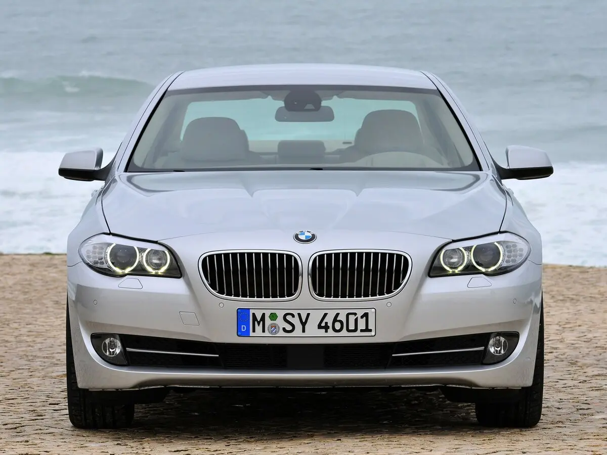 BMW 5 серии VI (F10/F11/F07) Седан — фото 3
