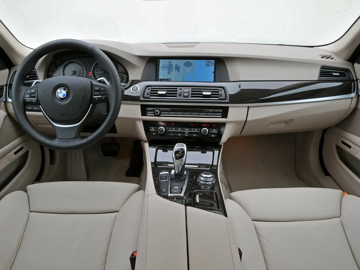 BMW 5 серии VI (F10/F11/F07) Седан — фото 6