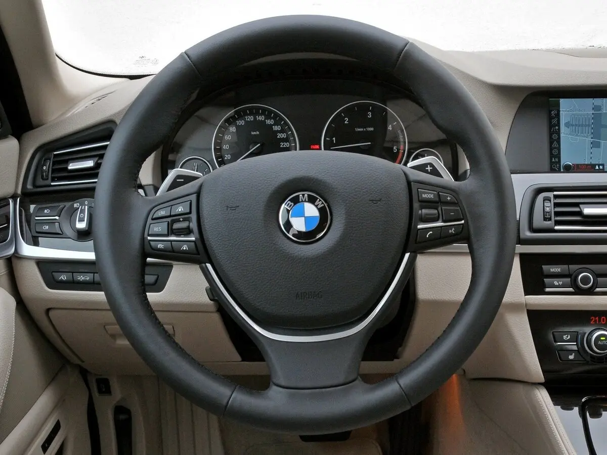 BMW 5 серии VI (F10/F11/F07) Седан — фото 10