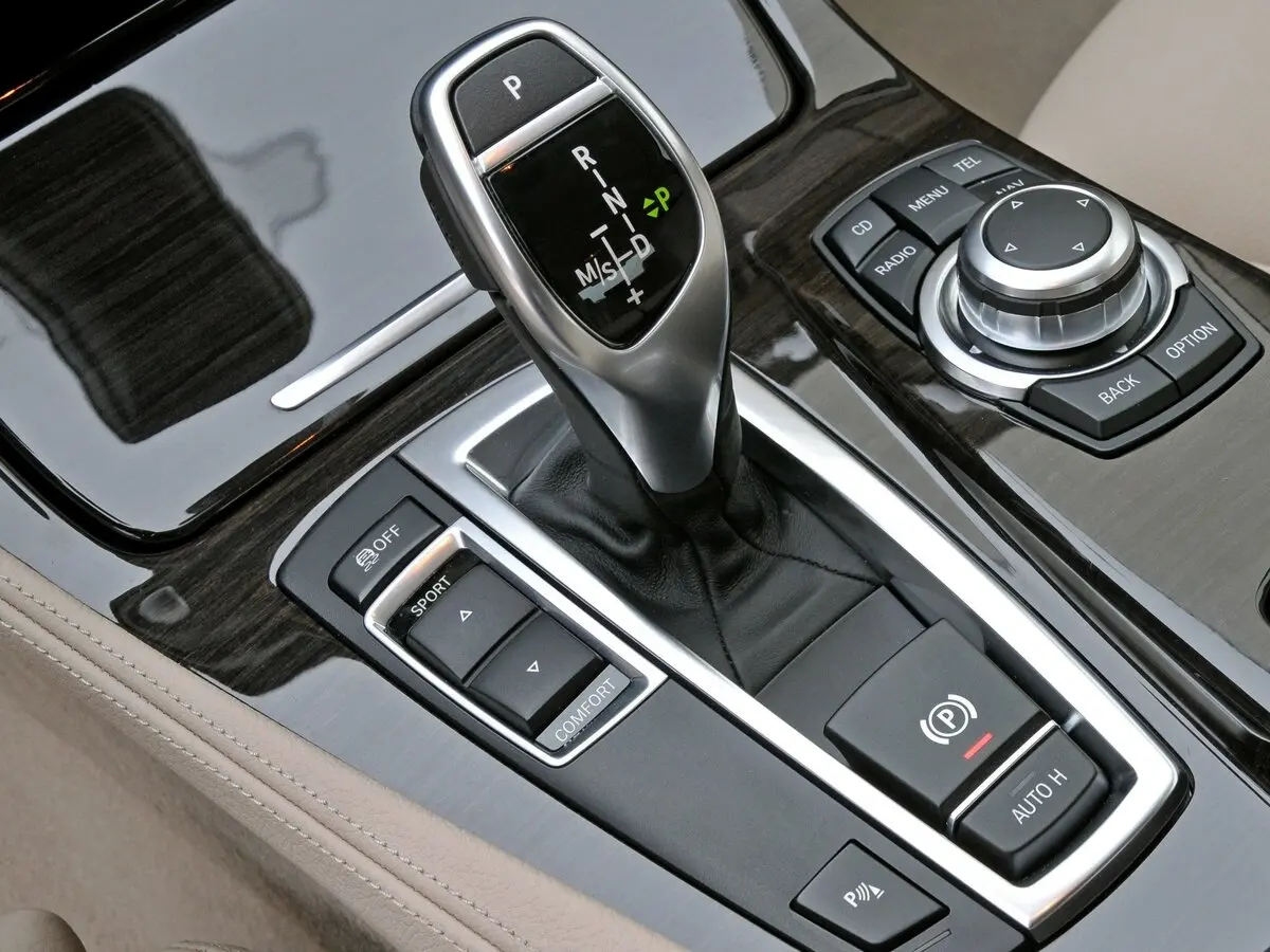 BMW 5 серии VI (F10/F11/F07) Седан — фото 14