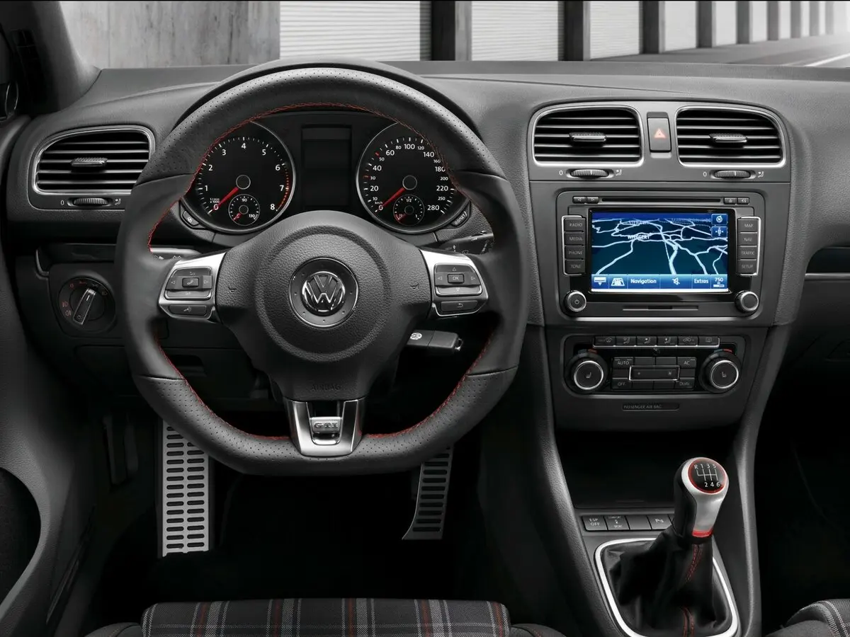 Volkswagen Golf GTI VI Хэтчбек 3 дв. — photo 6