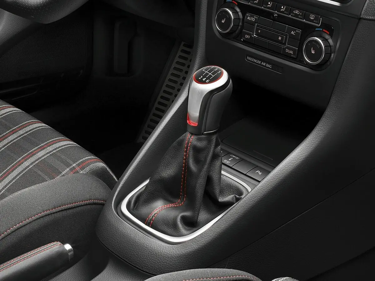 Volkswagen Golf GTI VI Хэтчбек 3 дв. — photo 10