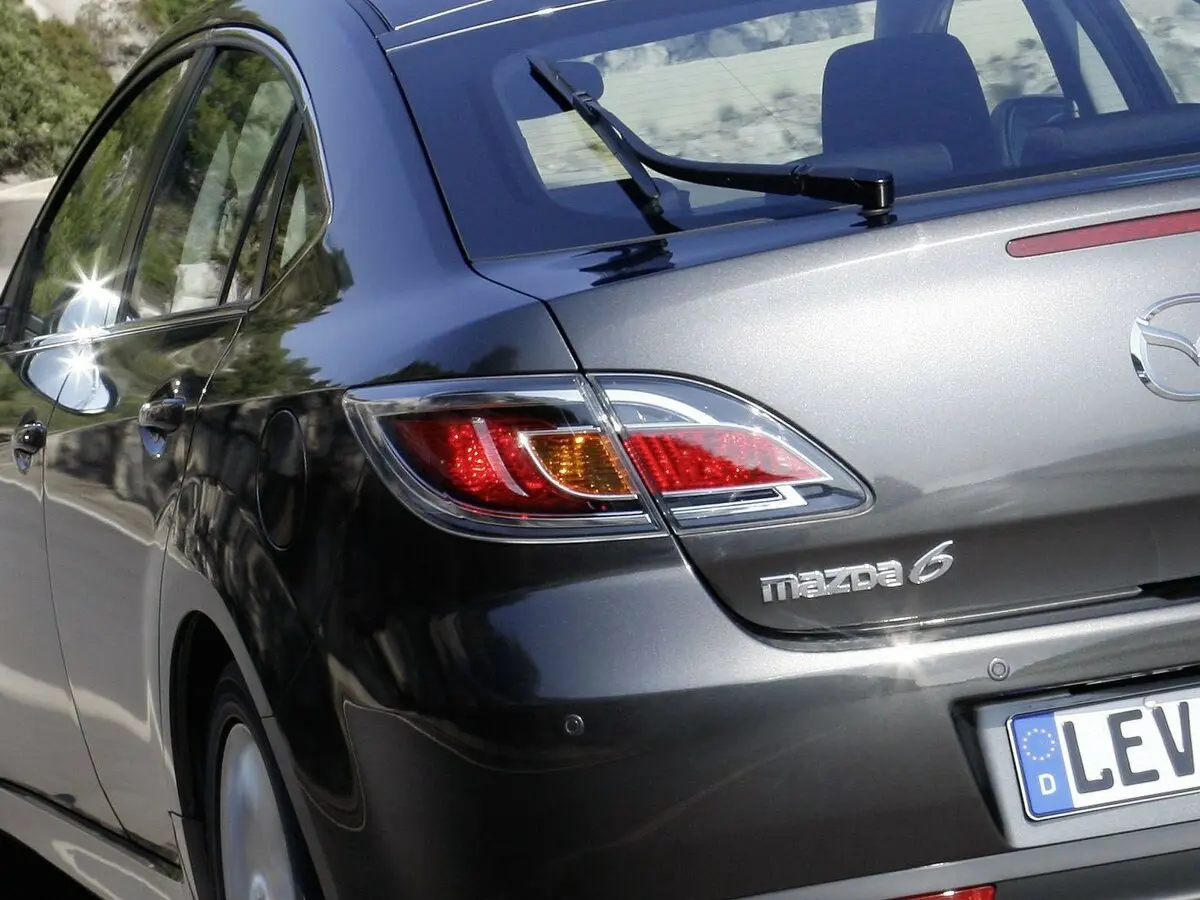 Mazda 6 II (GH) Рестайлинг Лифтбек — фото 16