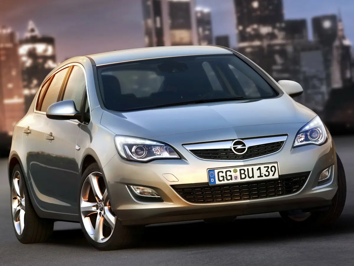 Opel Astra J Хэтчбек 5 дв. — фото 3