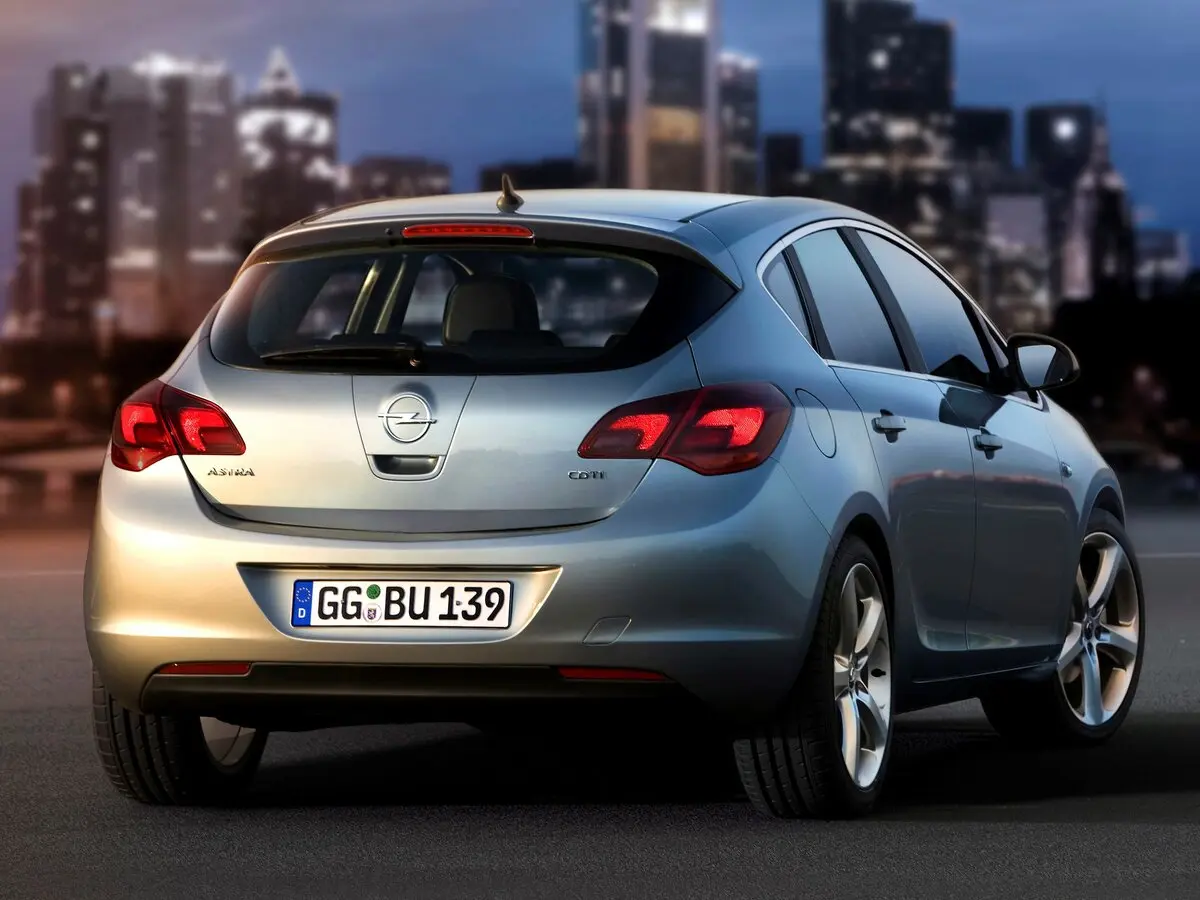 Opel Astra J Хэтчбек 5 дв. — фото 4