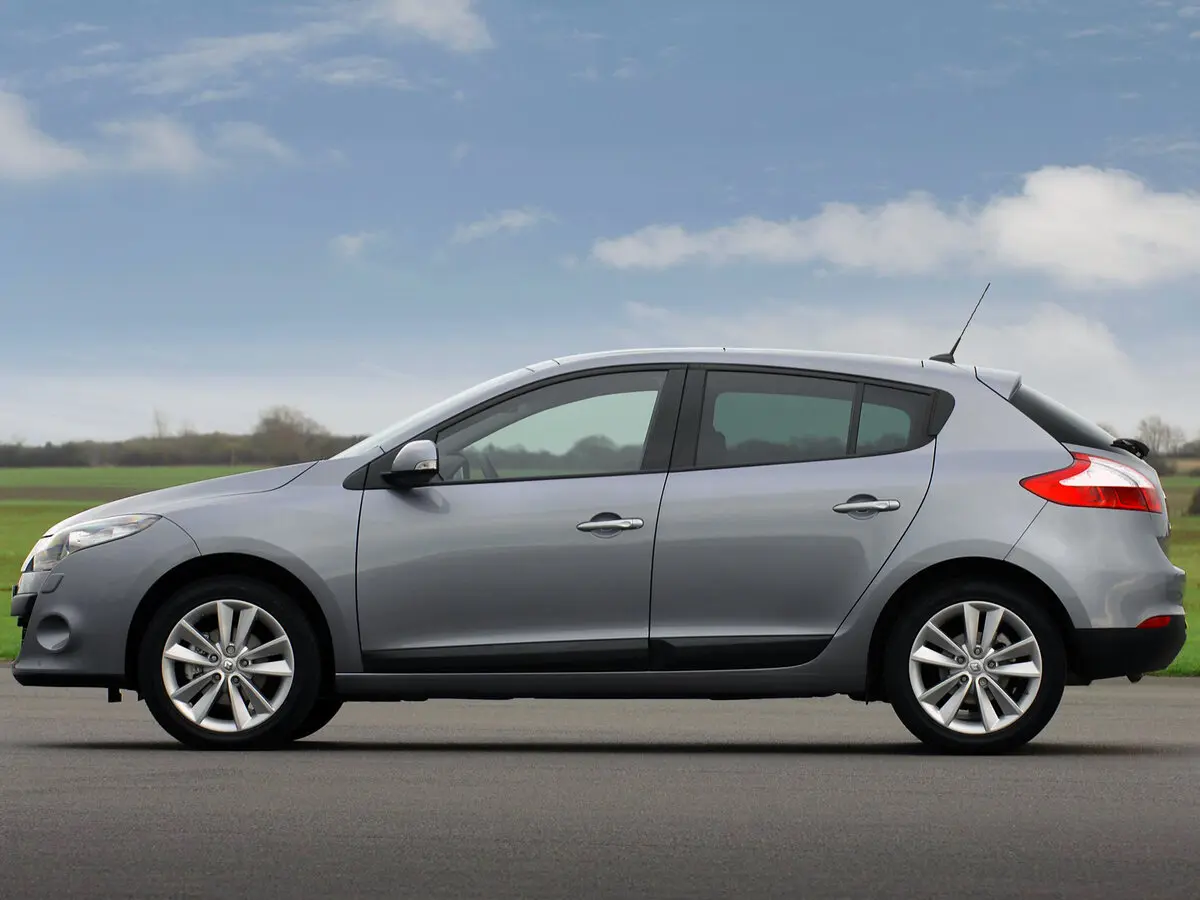 Renault Megane III Хэтчбек 5 дв. — photo 2