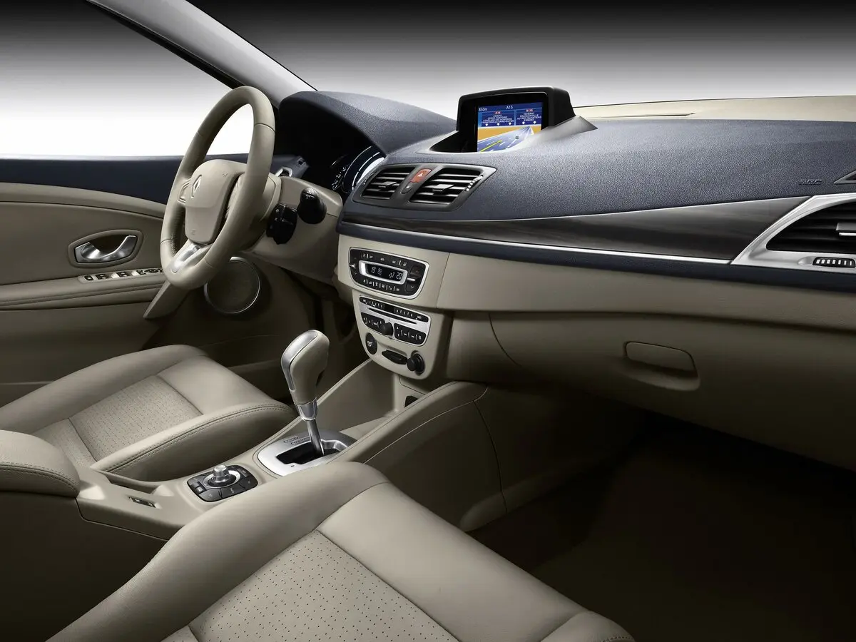 Renault Megane III Хэтчбек 5 дв. — photo 7