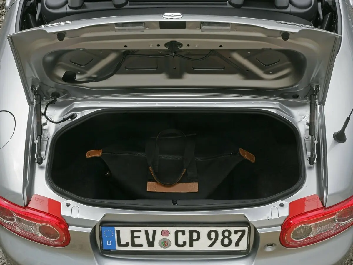 Mazda MX-5 III (NC) Рестайлинг Родстер — сүрөт 12