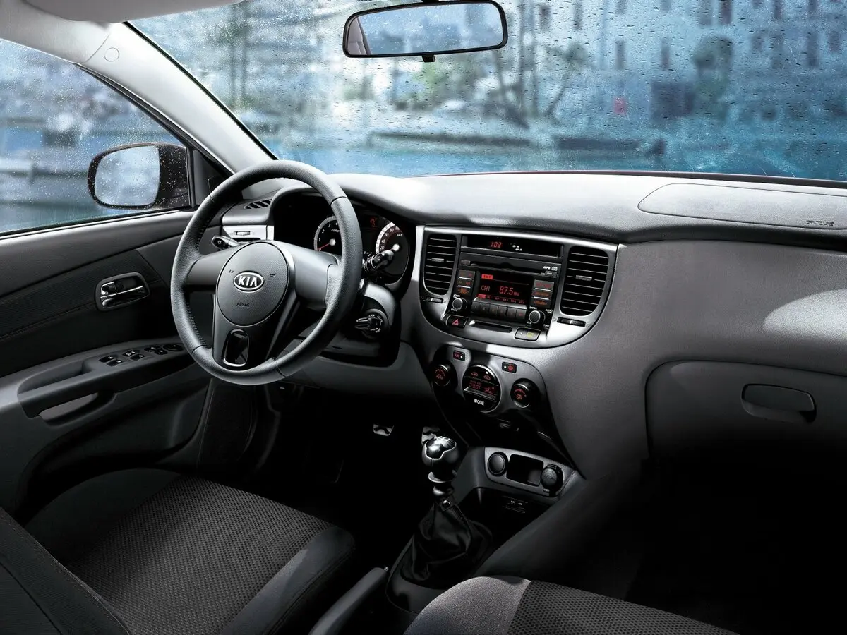 Kia Rio II Рестайлинг Хэтчбек 5 дв. — фото 5
