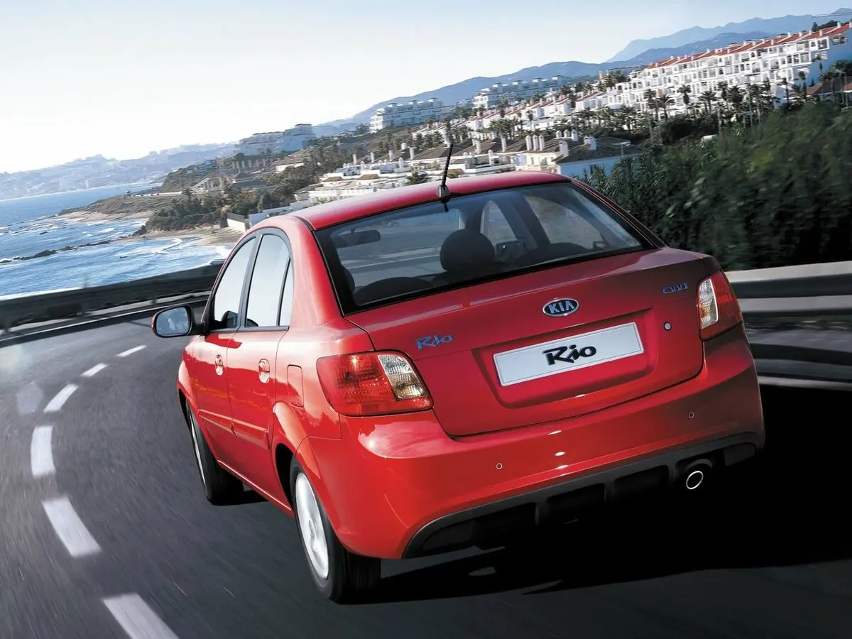 Kia Rio II Рестайлинг Седан — фото 5
