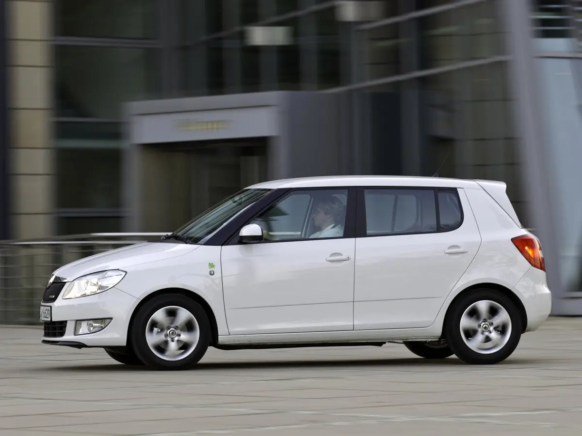Skoda Fabia II Рестайлинг Хэтчбек 5 дв. — фото 2
