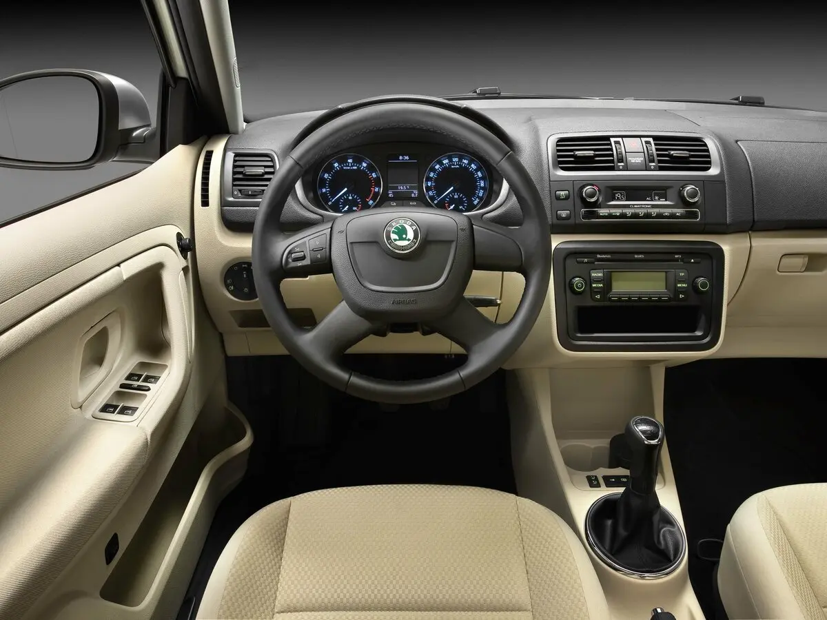 Skoda Fabia II Рестайлинг Хэтчбек 5 дв. — фото 6