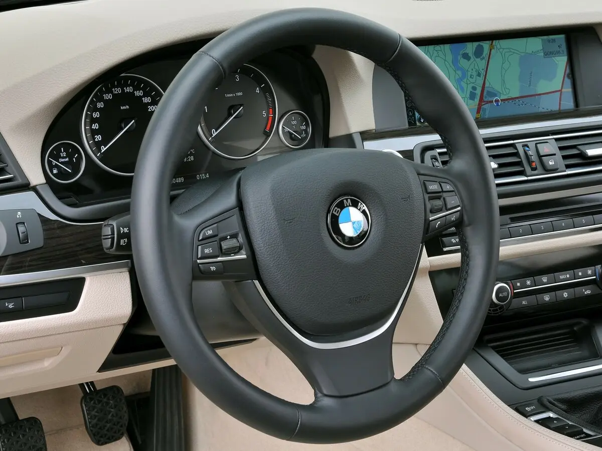 BMW 5 серии VI (F10/F11/F07) Универсал 5 дв. — фото 10