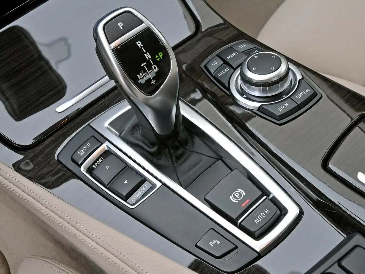 BMW 5 серии VI (F10/F11/F07) Универсал 5 дв. — фото 14