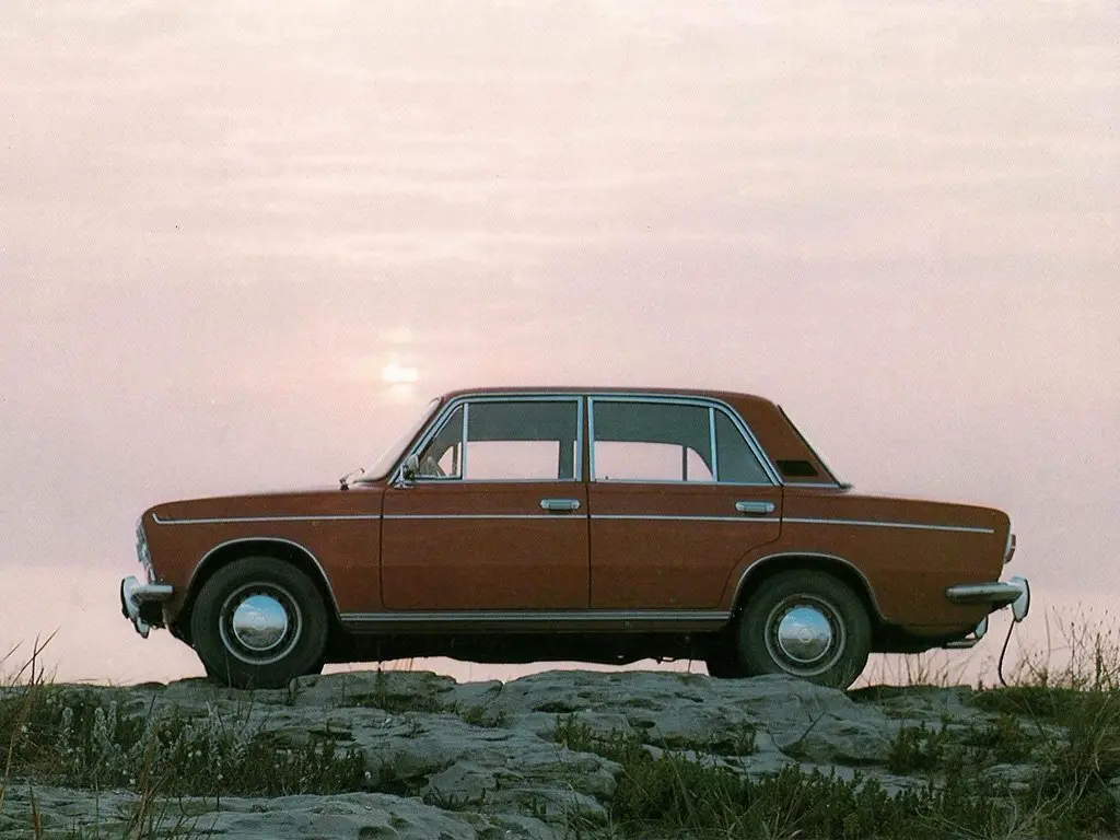 Lada (ВАЗ) 2103 1972 – 1984 Седан — сүрөт 2