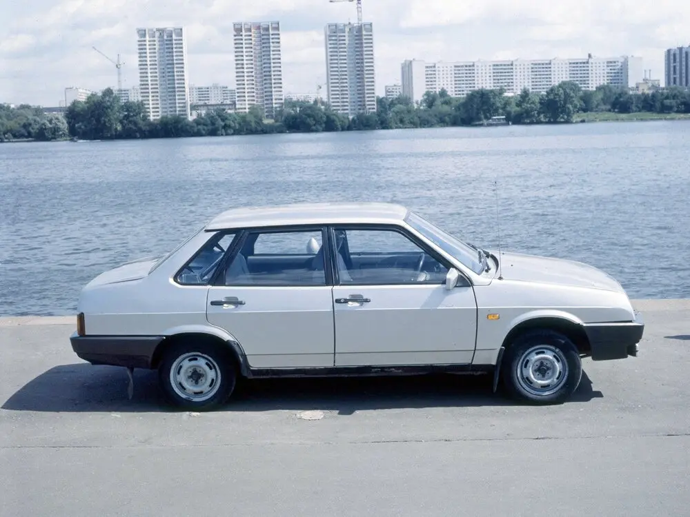 Lada (ВАЗ) 21099 1990 – 2011 Седан — photo 2